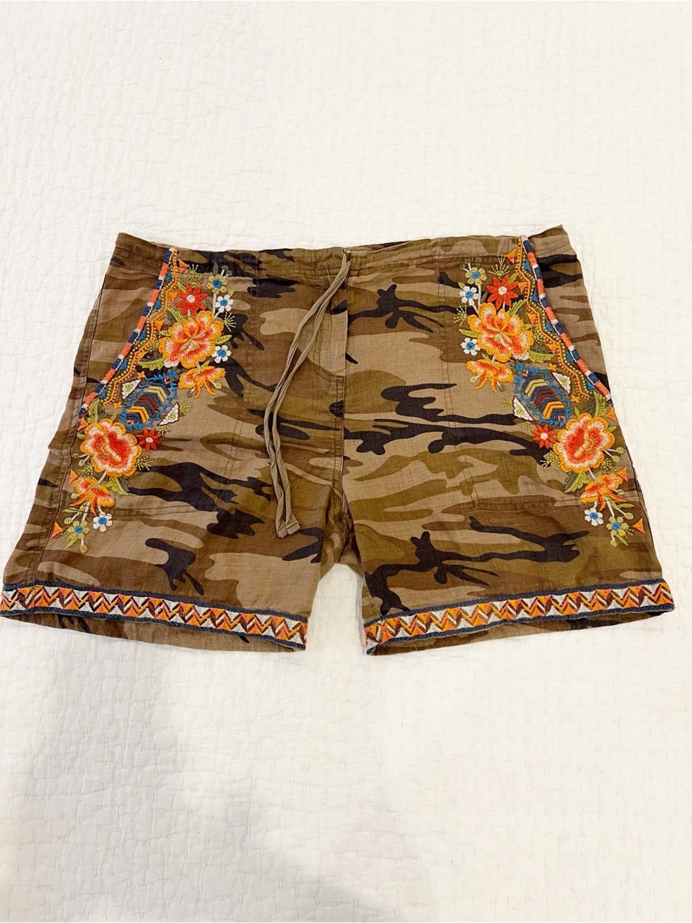 Johnny Was Shorts Womens Large Brown Camo Embroidered Linen Drawstring Pockets
